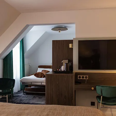 Western L'artist Hotel 4*