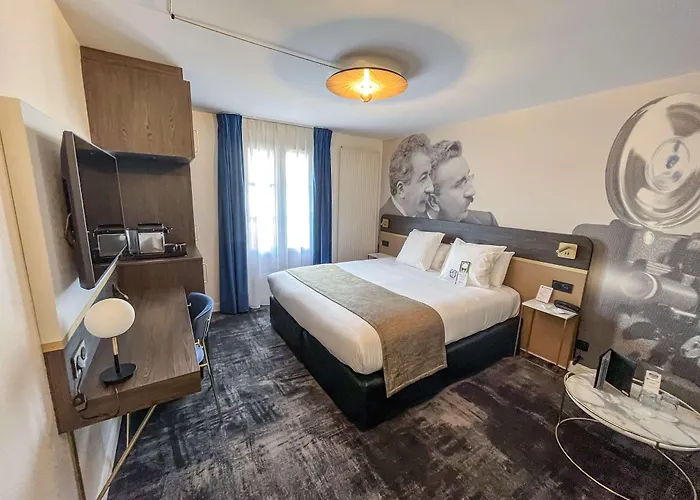 Western L'artist Hotel