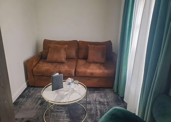 Western L'artist Tours